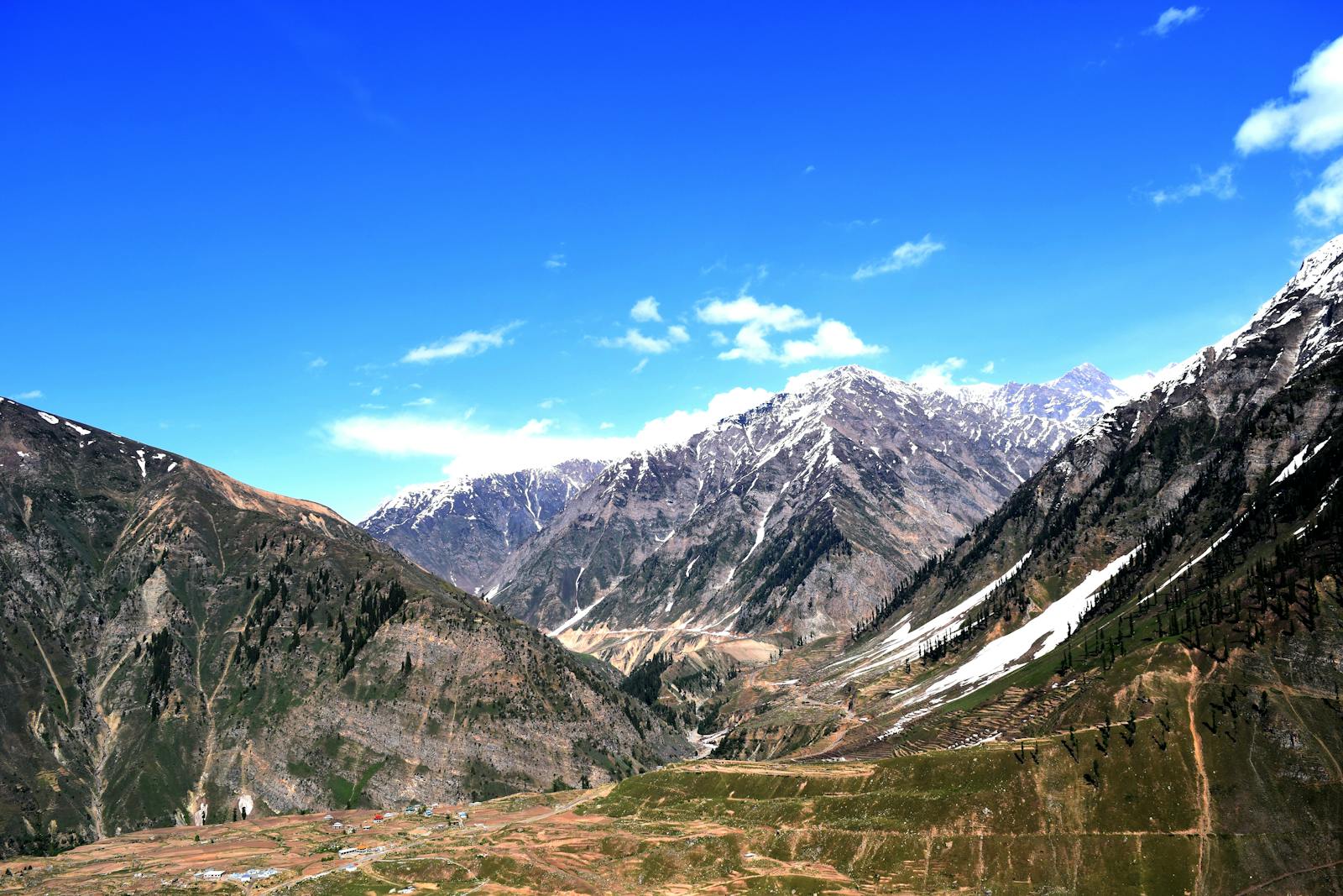Alluvial diamond mining site at a Central African river